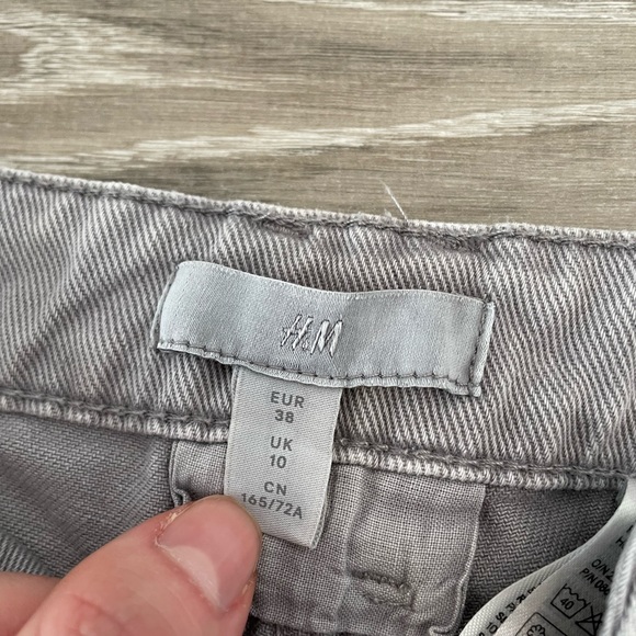 H&M GRAY MOM JEANS - Picture 3 of 4